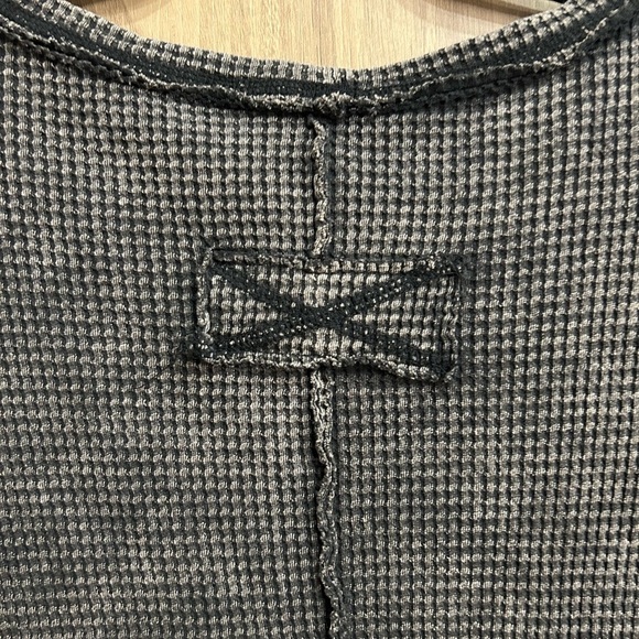 Zenana Washed Baby Waffle Reverse Seam Long Sleeve Tee ash black Small Medium - Picture 5 of 8